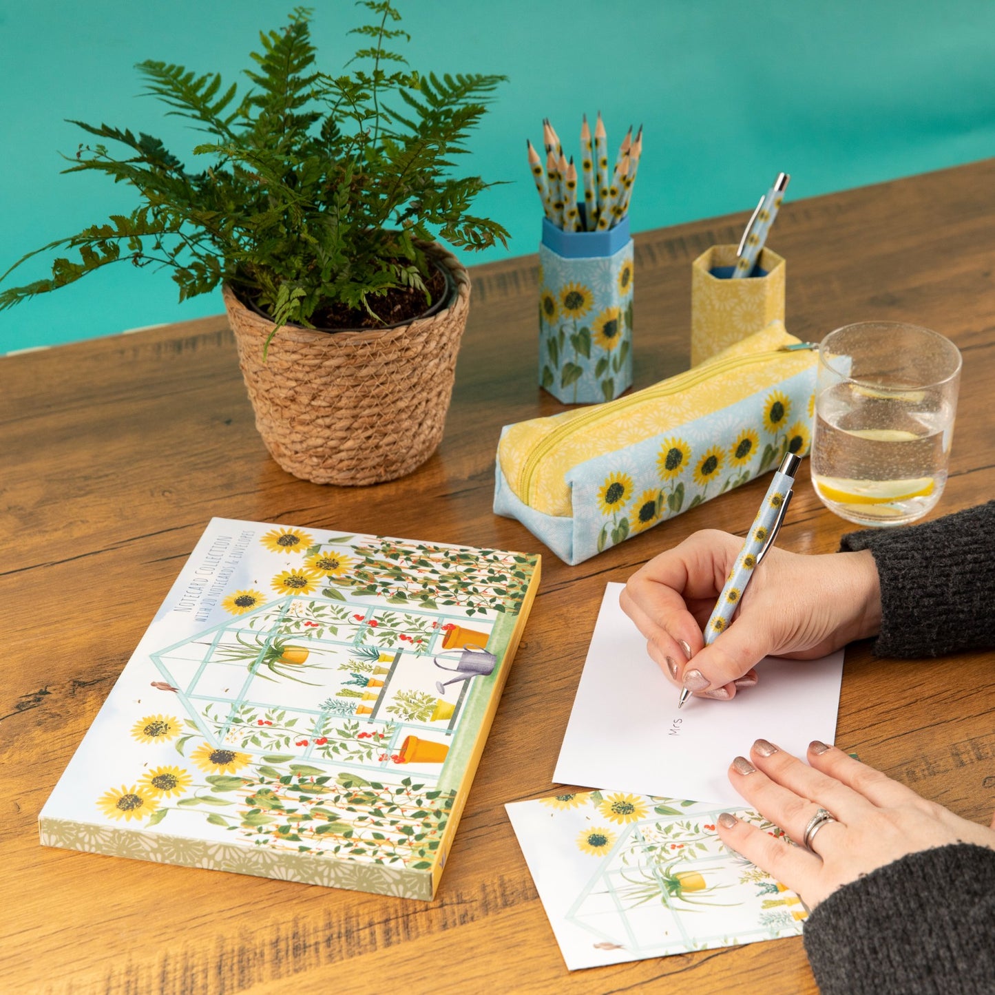 Gifted Stationery Notecard Collection In The Garden 20 Notecards & Envelopes