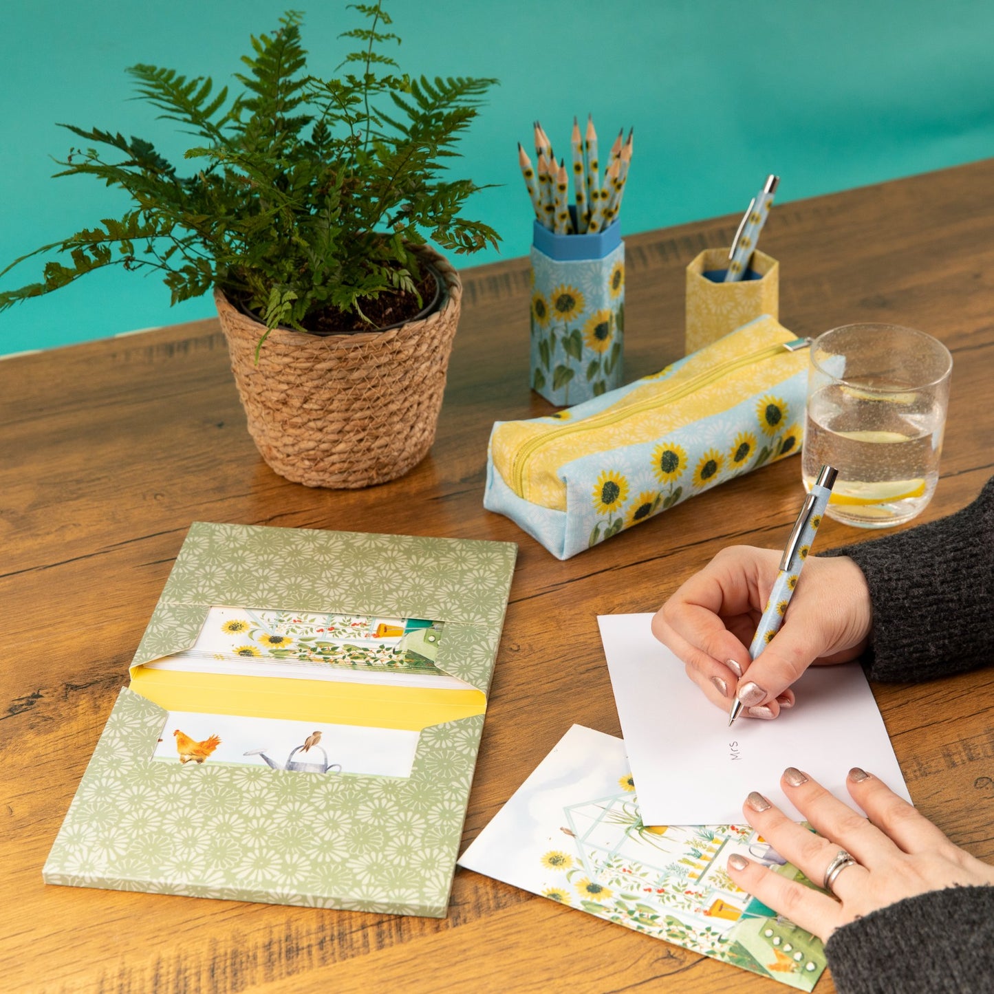 Gifted Stationery Notecard Wallet Green In The Garden 12 Notecards & Envelopes
