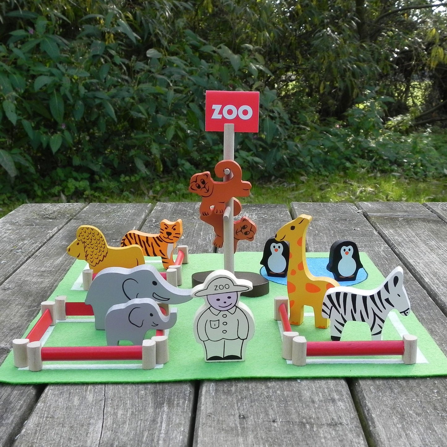 Apples To Pears Wooden Zoo & Play Mat Kit Gift In A Tin