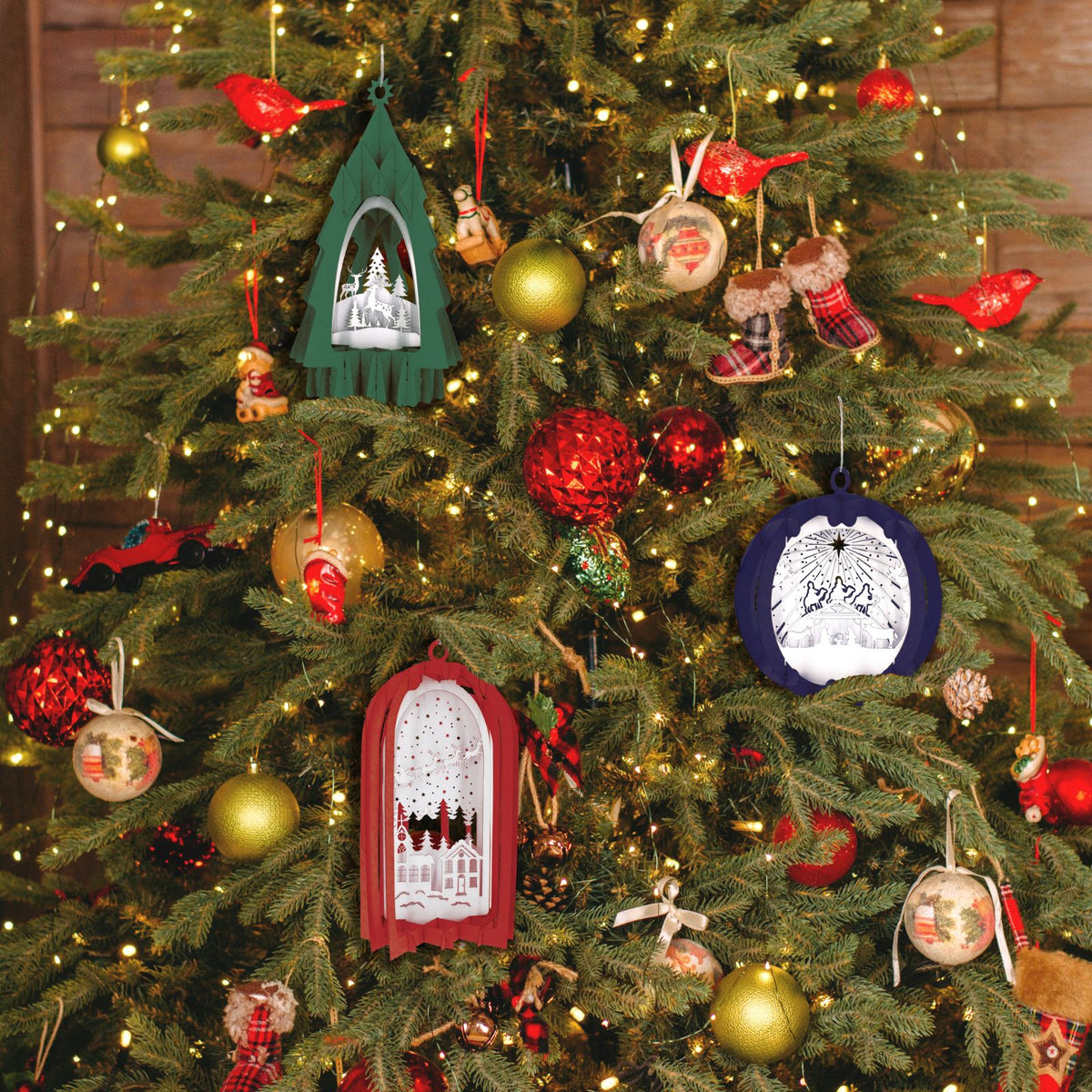 Green Tree 3D Laser Cut Christmas Card Hanging Tree Decoration Reindeer Detail