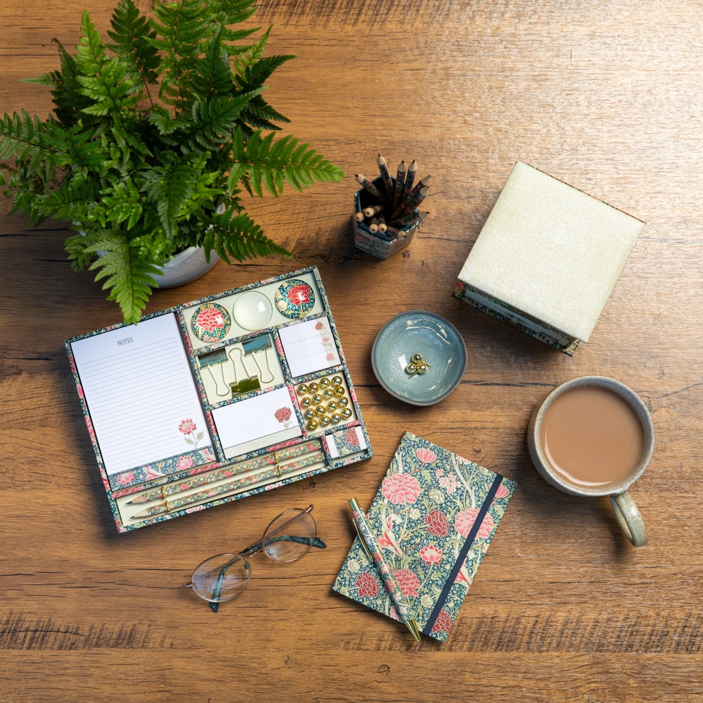Gifted Stationery Gift Set William Morris Cray Pencils, Pads & Desk Accessories
