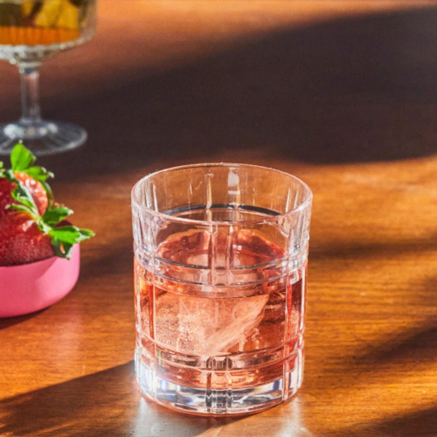 NIO Cocktails Strawberry Margarita Ready To Drink Cocktail Letterbox Alcohol Gift