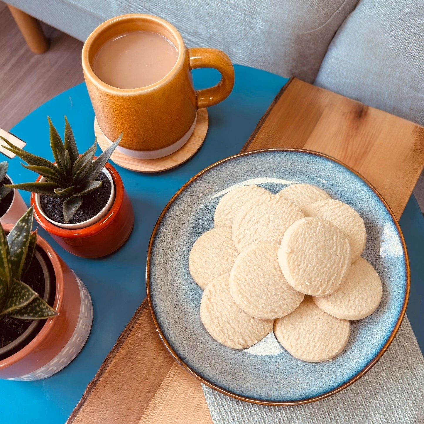 Peanuts Snoopy Breakfast Tea & Shortbread Biscuits Gift Tin Collectable Gift