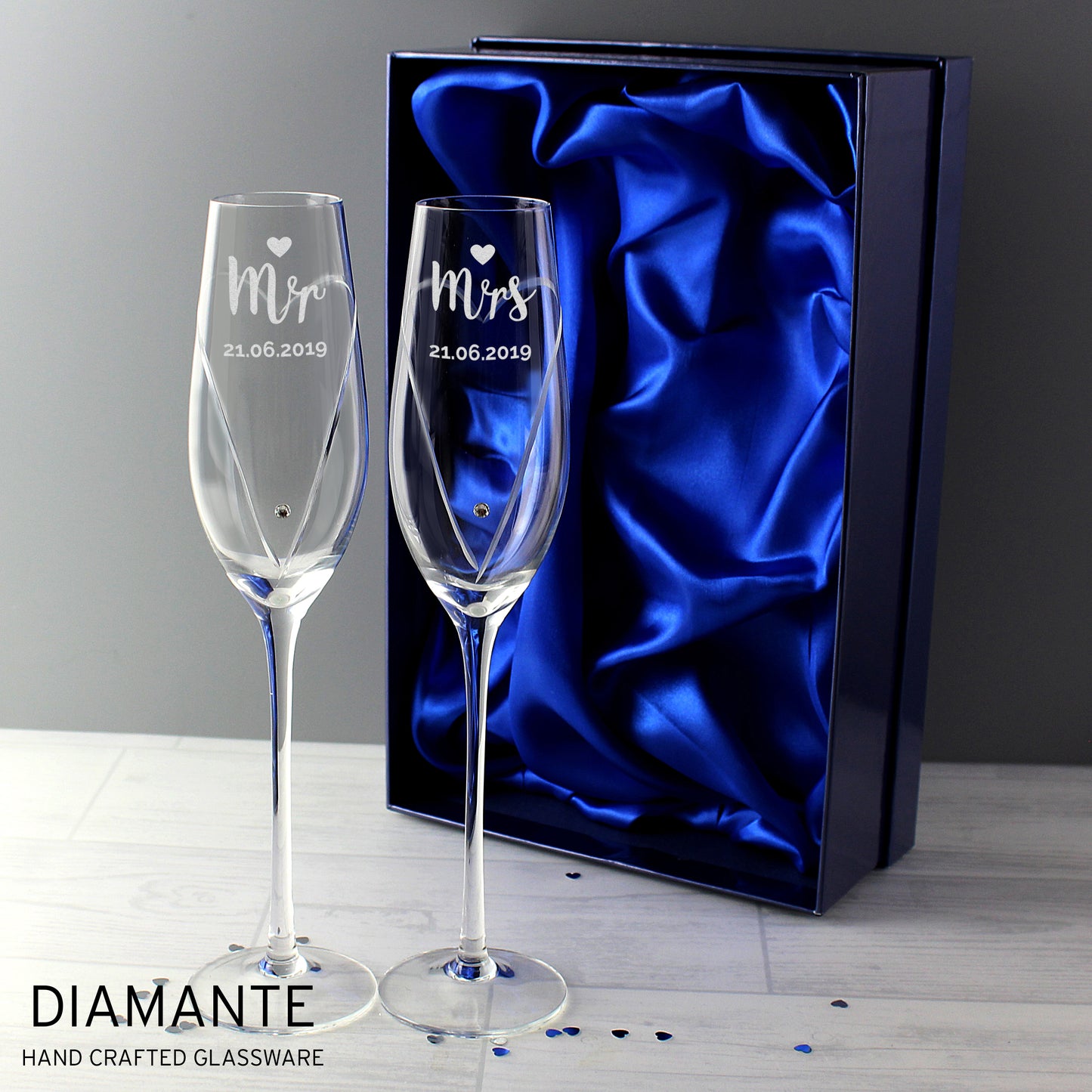 Personalised Hand Cut Mr & Mrs Pair of Flutes with Swarovski Elements in Gift Box - Personalise It!